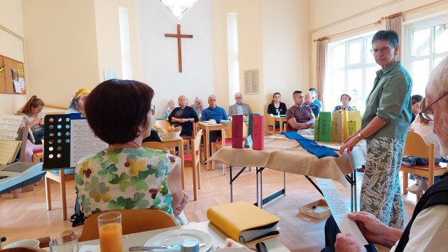 25-09-07 Kirchenfrühstück mit neuem Administrator-10